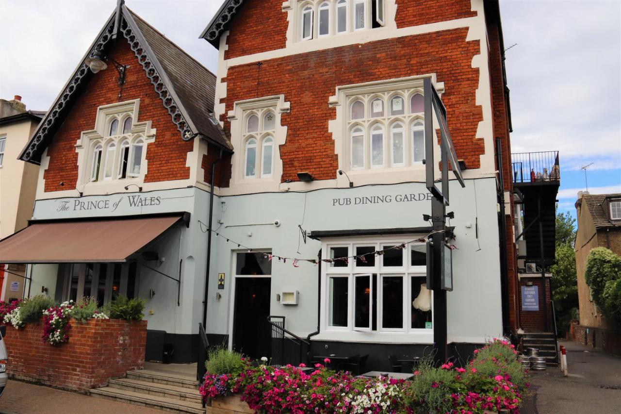 Hampton Court - The Kings Rest Molesey Exterior photo