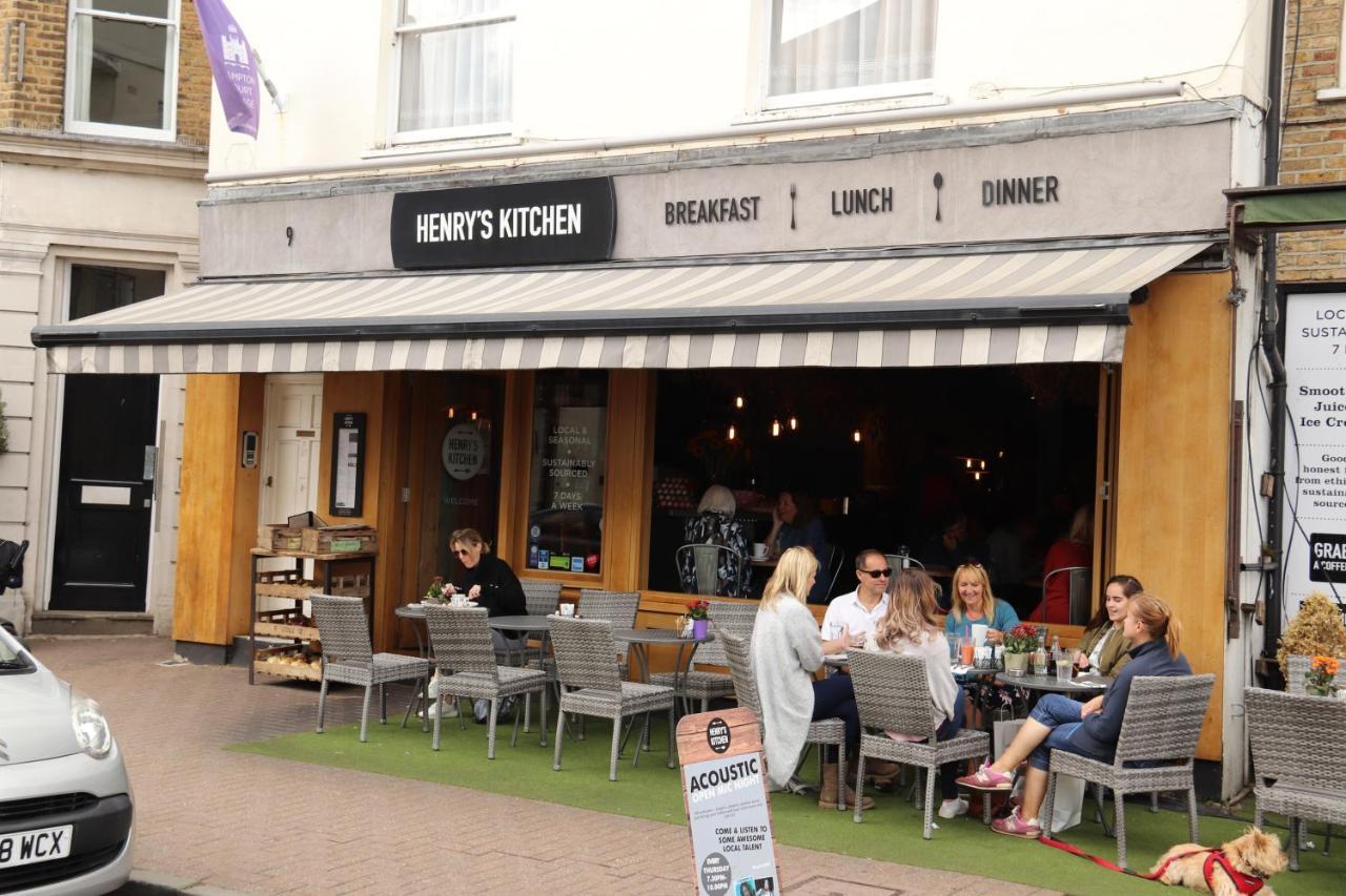 Hampton Court - The Kings Rest Molesey Exterior photo