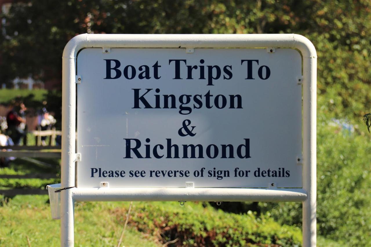 Hampton Court - The Kings Rest Molesey Exterior photo